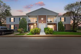 987 Golf Course Rd, Crystal Lake, IL 60014 - Photo 1
