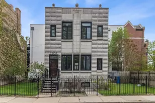 1207 E 44th Pl, Chicago, IL 60653 - Photo 1