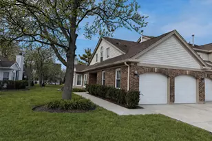 43 Willow Pkwy, Buffalo Grove, IL 60089 - Photo 1