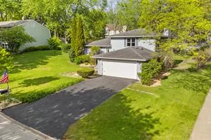 405 N Glengarry Dr, Geneva, IL 60134 - Photo 1