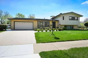 143 N Cir Ave, Bloomingdale, IL 60108 - Photo 1