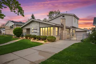 10505 S Kilbourn Ave, Oak Lawn, IL 60453 - Photo 1