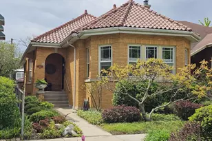 2105 W Lunt Ave, Chicago, IL 60645 - Photo 1