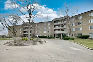 945 E Kenilworth Ave, Palatine, IL 60074 - Photo 1