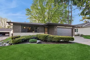1020 Valewood Dr, Bartlett, IL 60103 - Photo 1