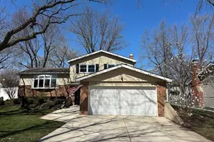 430 71st St, Darien, IL 60561 - Photo 1