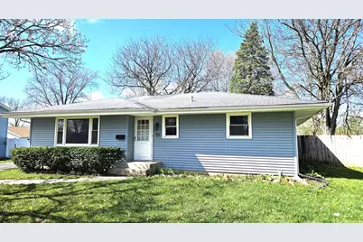 903 W 10th Street, Belvidere, IL 61008 - Photo 1