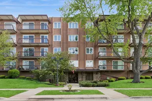 8100 W Foster Ln, Niles, IL 60714 - Photo 1