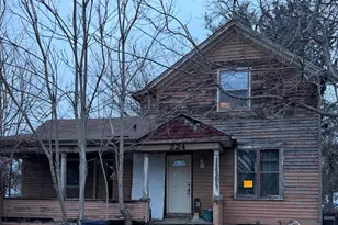 224 Moseley St, Elgin, IL 60123 - Photo 1