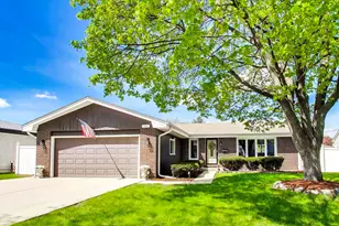 1144 N Fischer Dr, Addison, IL 60101 - Photo 1