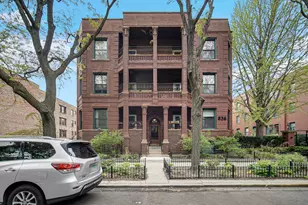 836 W Lakeside Pl, Chicago, IL 60640 - Photo 1