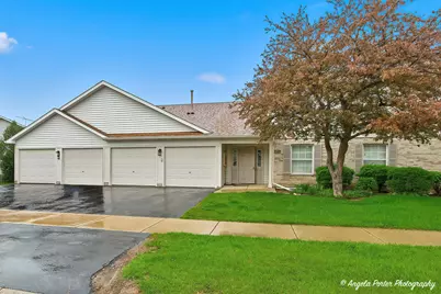 1152 N Red Oak Circle #1, Round Lake Beach, IL 60073 - Photo 1
