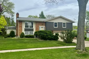 533 Bahama Ln, Schaumburg, IL 60193 - Photo 1