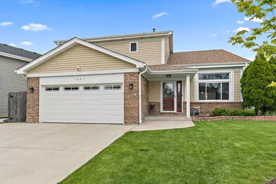 1041 N Cardinal Drive, Palatine, IL 60074 - Photo 1