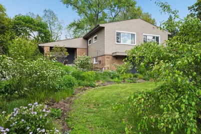 6323 N Kirkwood Avenue, Chicago, IL 60646 - Photo 1