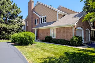 1541 N Kendal Ct, Arlington Heights, IL 60004 - Photo 1