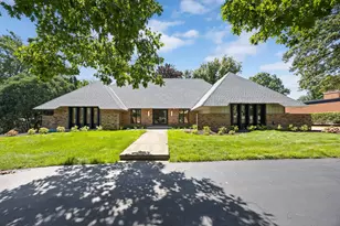 5 Heather Ln, Oak Brook, IL 60523 - Photo 1