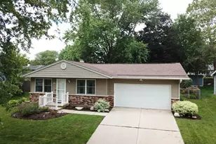 69 Devonshire Cir, Elgin, IL 60123 - Photo 1