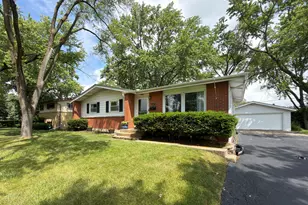 604 E Cedar Ln, Mount Prospect, IL 60056 - Photo 1