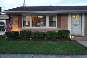 556 Crestwood Dr, Des Plaines, IL 60016 - Photo 1