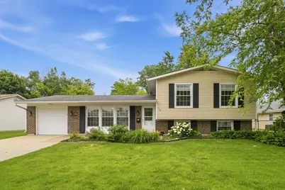 890 Yorkshire Drive, Hanover Park, IL 60133 - Photo 1