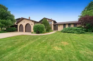 901 Claremont Dr, Downers Grove, IL 60516 - Photo 1
