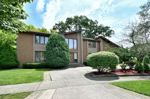 2005 Mallard Dr, Northbrook, IL 60062 - Photo 1