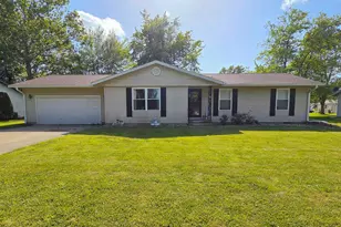 317 Northwood Ln, Salem, IL 62881 - Photo 1