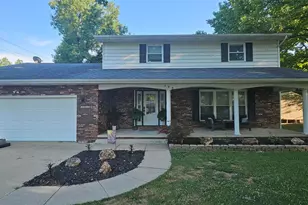 424 N Lakeview Dr, Salem, IL 62881 - Photo 1