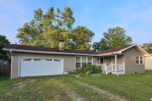 521 W Park St, Salem, IL 62881 - Photo 1