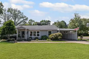 731 W Boone St, Salem, IL 62881 - Photo 1