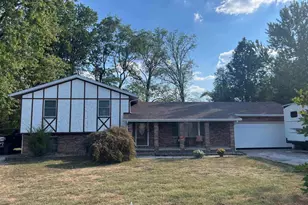 1413 W Spruce St, Salem, IL 62881 - Photo 1