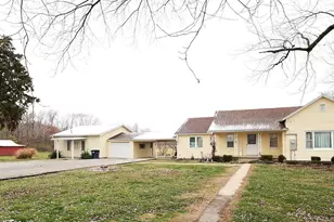 905 W Blair, Salem, IL 62881 - Photo 1