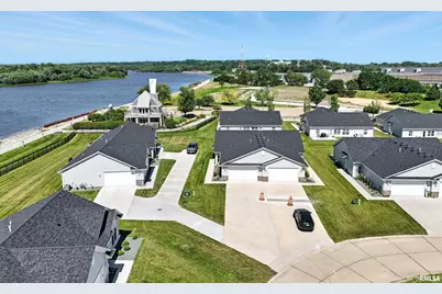 141 Beacon Harbor Pkwy Circle #141, East Moline, IL 61244 - Photo 1