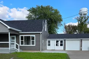 704 Spruce St, Savanna, IL 61074 - Photo 1