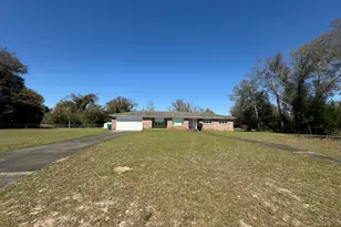 5704 Blue Springs Rd, Marianna, FL 32446 - Photo 1