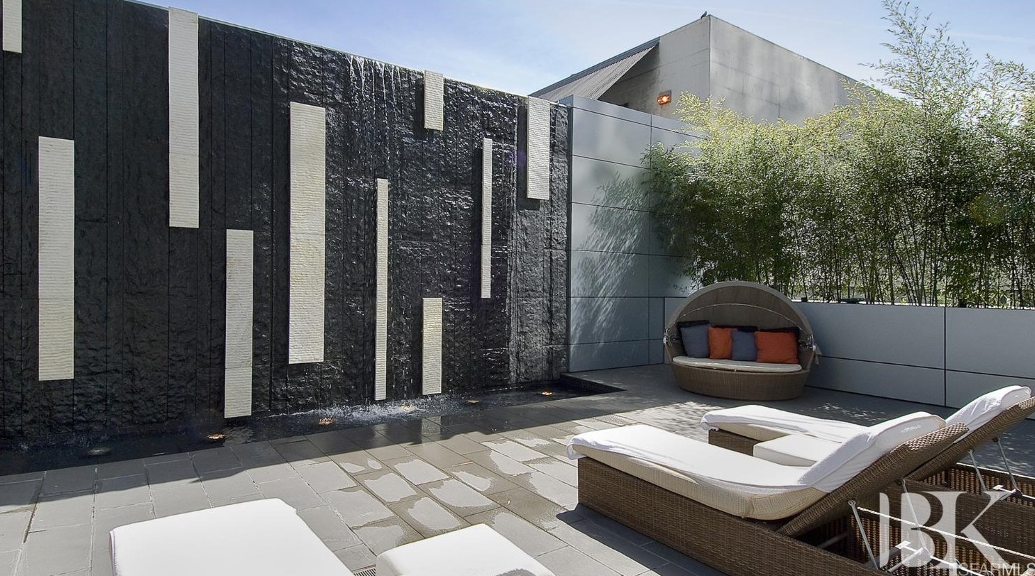 301 Mission St, San Francisco CA  94105-2243 exterior