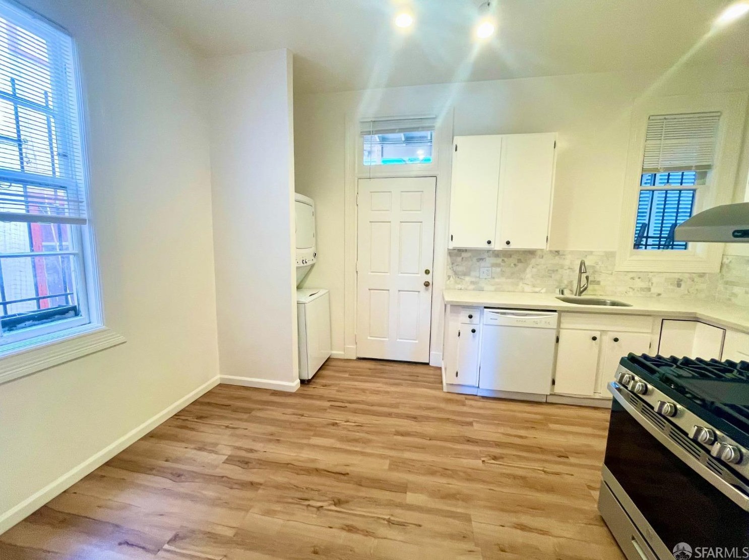 3285 22nd St, San Francisco, CA 94110-3044