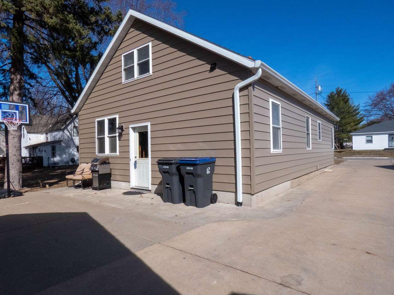 606 N Wood Ave, Marshfield, WI 54449