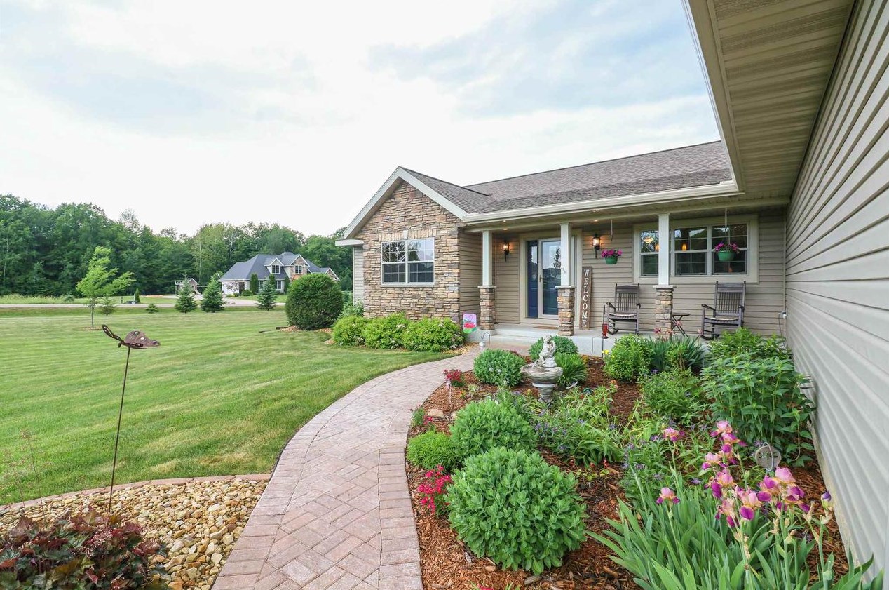 105428 Woodridge Dr, Marshfield, WI 54449