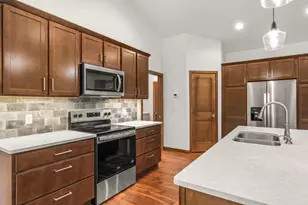 1403 Skyline Dr, Stevens Point, WI 54482 - Photo 18