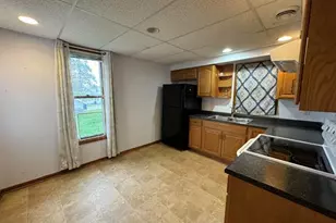 402 N Genesee St, Merrill, WI 54452 - Photo 6