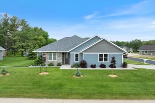 1415 E 20th St, Marshfield, WI 54449 - Photo 2