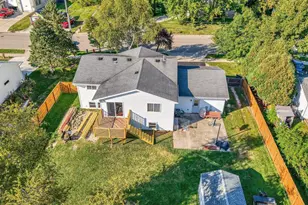 637 E Clay St, Whitewater, WI 53190 - Photo 6