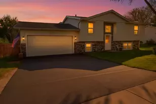 637 E Clay St, Whitewater, WI 53190 - Photo 2