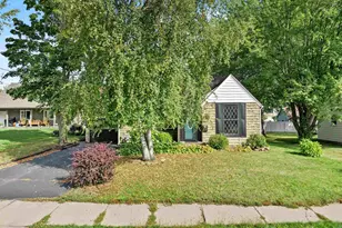 907 S Oak Ave, Marshfield, WI 54449 - Photo 2