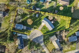 5751 Honeysuckle Ct, Wisconsin Rapids, WI 54494 - Photo 2