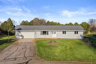 5751 Honeysuckle Ct, Wisconsin Rapids, WI 54494 - Photo 4