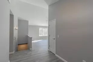 172 Evelyn Ct, Stevens Point, WI 54482 - Photo 2