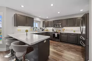 7551 Sunburst Ln, Neenah, WI 54956 - Photo 8